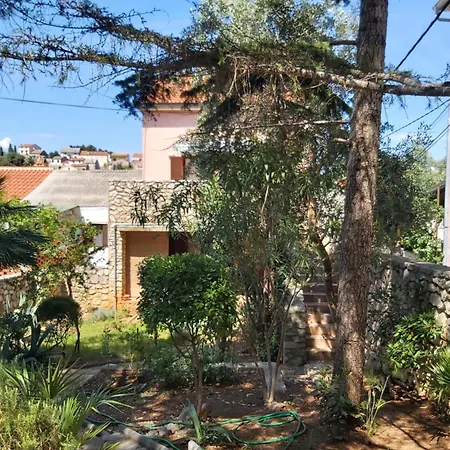 House Eva Nyaraló