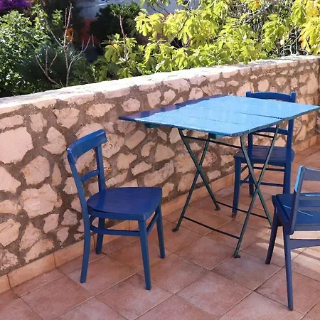 House Eva Nyaraló